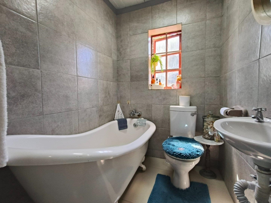 3 Bedroom Property for Sale in Wavecrest Eastern Cape